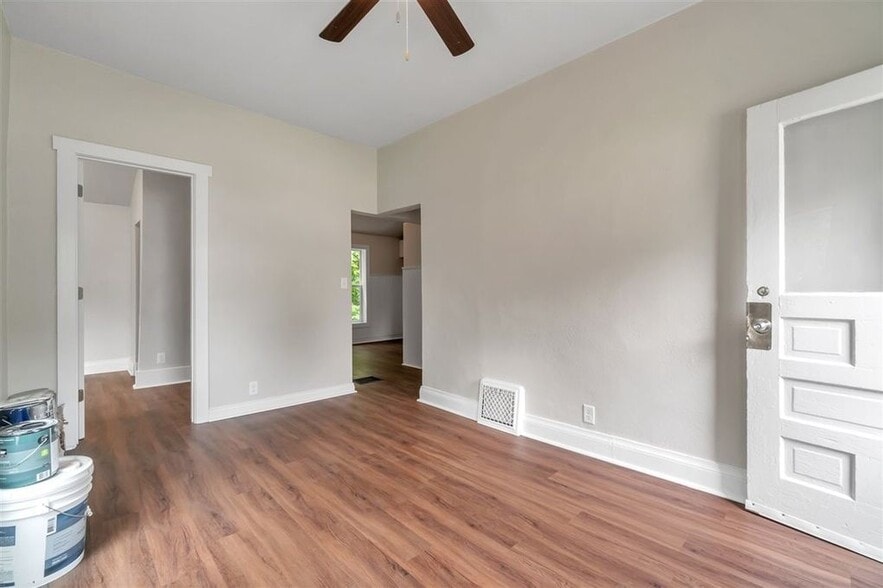 Nice family room with ceiling fan. - 756 W Grand Ave
