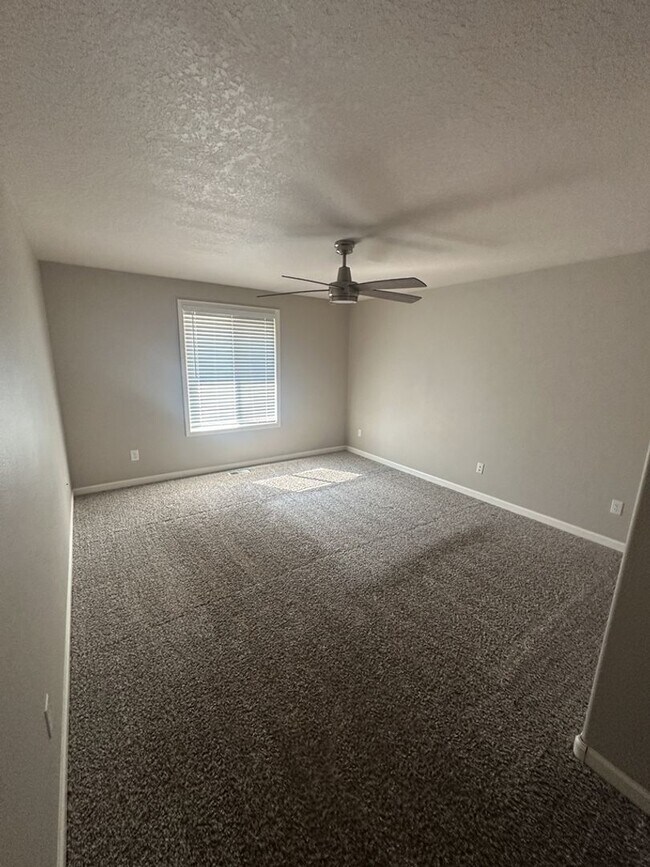 Building Photo - Beautiful single story on large lot in lov...