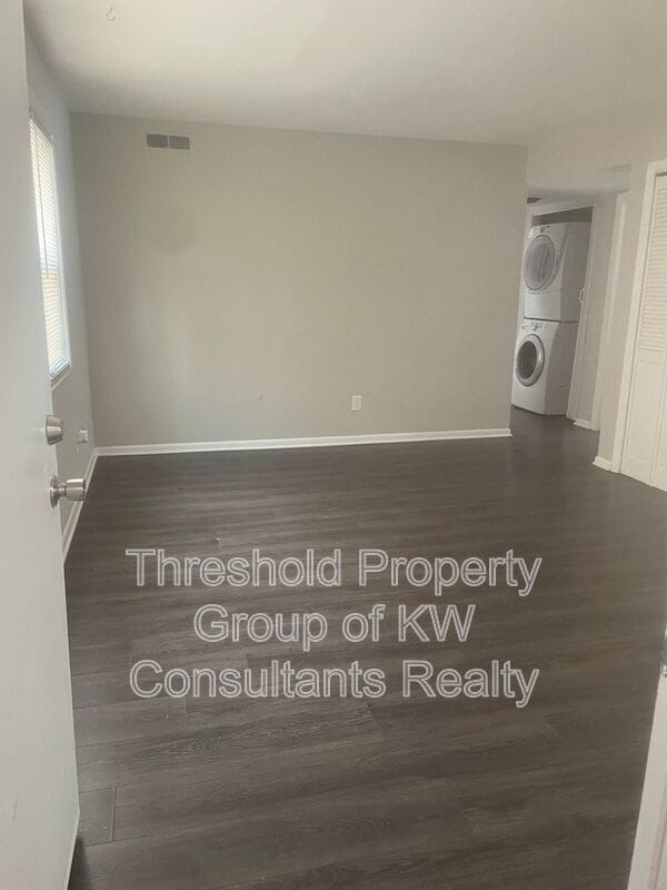 Building Photo - 1170 Bryden Rd