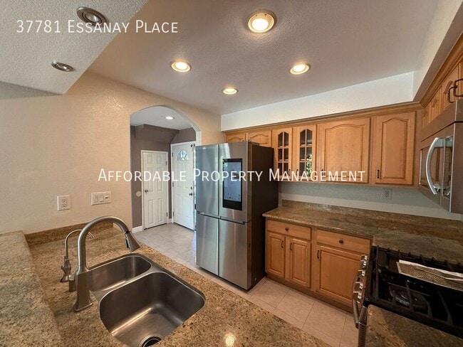 Building Photo - 37781 Essanay Pl