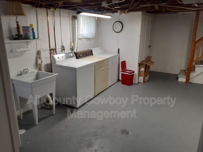 Building Photo - 1210 E Garfield St