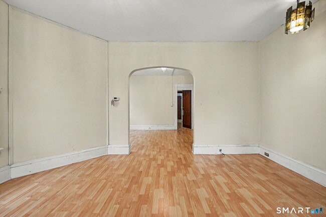 Building Photo - 135 Sherwood Ave