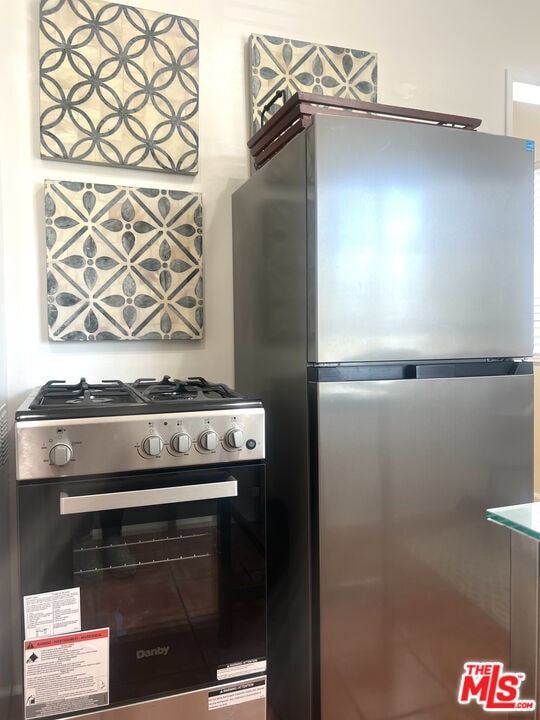 Building Photo - 1860 Alexandria Ave