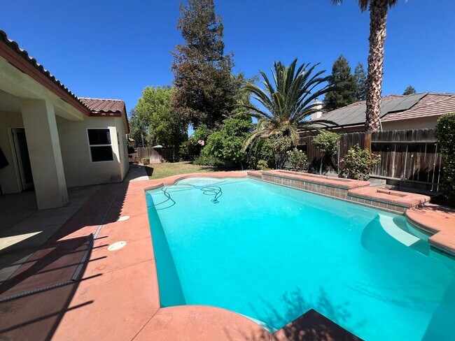 Building Photo - Charming 3 bedroom 2.5 bath!