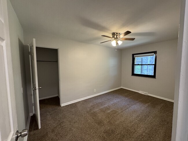 Building Photo - 716 Cranford Dr