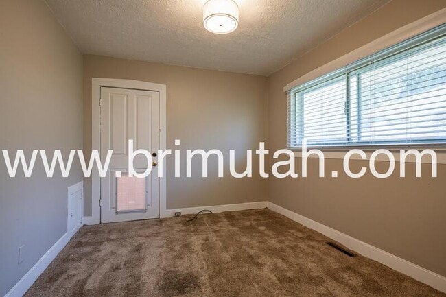 Building Photo - 628 Browning Ave