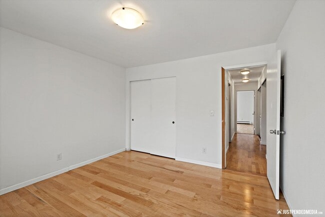 Building Photo - 2 Bed/ 2 Bath / Garage - Anchorage Condo!