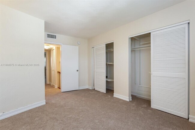 Building Photo - 8650 SW 67th Ave
