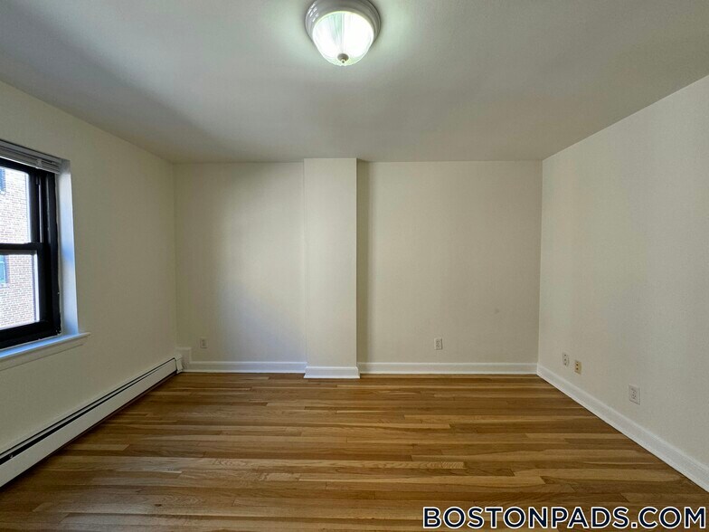 Building Photo - 40 Harvard St