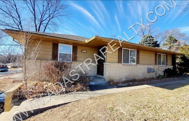 Building Photo - Nicely updated duplex near Kansas City schools-Coming SOON!!