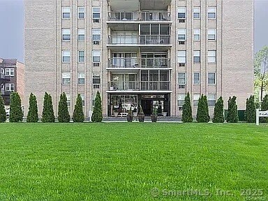 Building Photo - 65 Glenbrook Rd