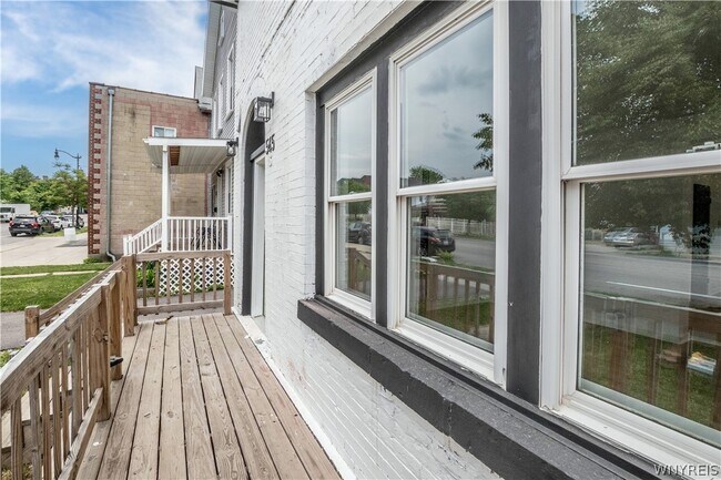 Building Photo - 545 Niagara St
