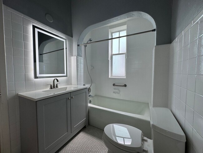 Building Photo - Davis Island Charming Home
