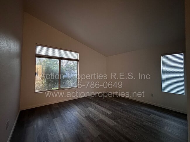 Building Photo - Single Story in Sun City 55+ Community - Access to all Amenities Included - Low Maintenance Yards!