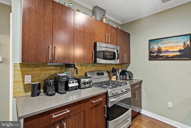 Building Photo - 1247 E Columbia Ave