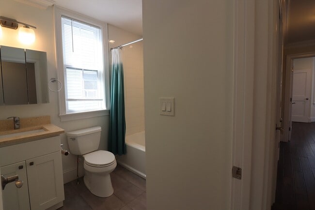 Building Photo - 140 Minden St