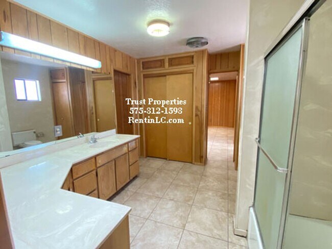 Building Photo - Large Country Home  4 bed/2 bath