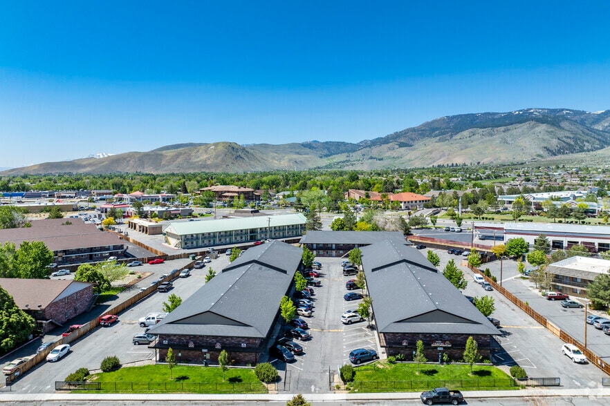 Community View - Royal Vista Apartments