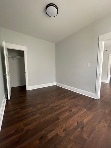 Building Photo - 916 W 68th St