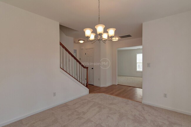 Building Photo - Beautiful 4 Bedroom 2.5 Bathroom Home with...