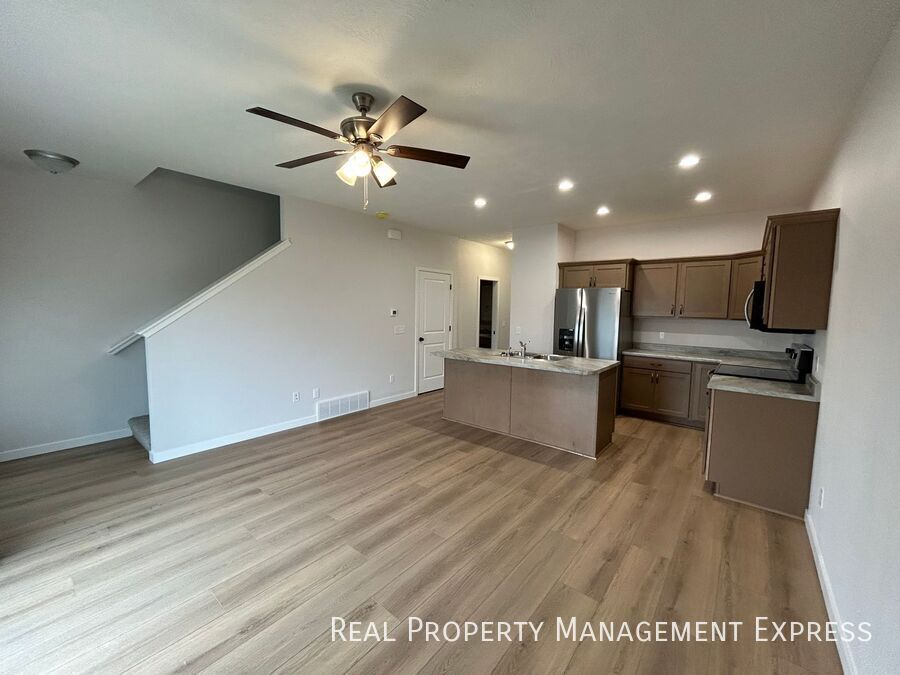 Building Photo - 2 Bedroom 1.5 Bathroom Home for Rent