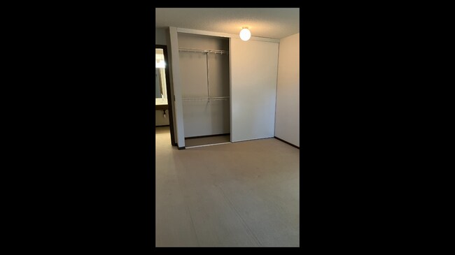 Building Photo - 950 Westbrooke Way