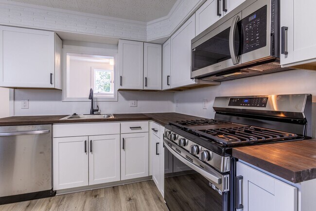 Building Photo - 626 Excelsior St