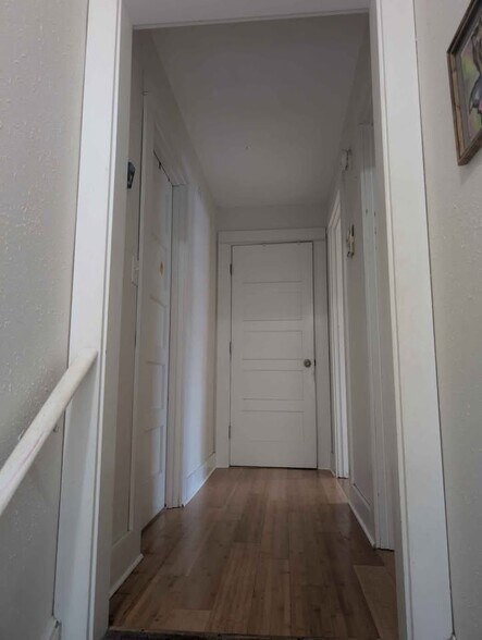 Building Photo - 3915 N Vancouver Ave