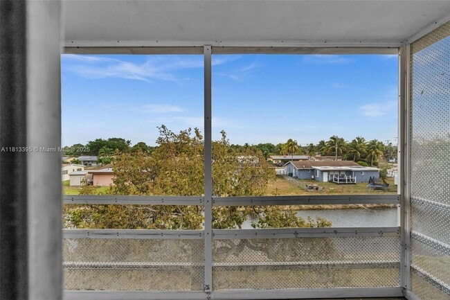 Building Photo - 4731 NW 10th Ct
