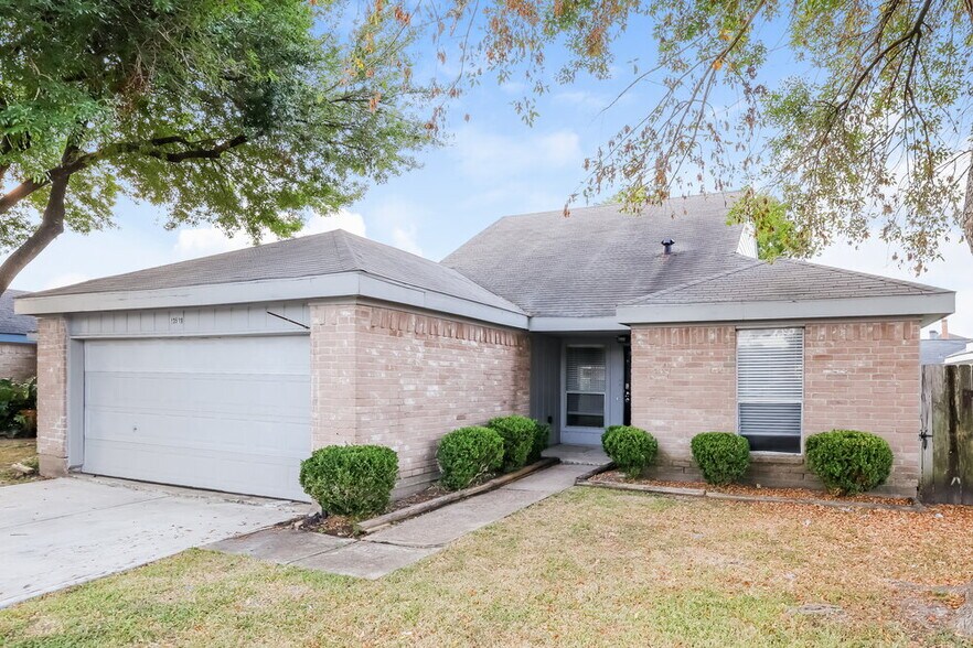 Building Photo - 13519 Dripping Springs Dr
