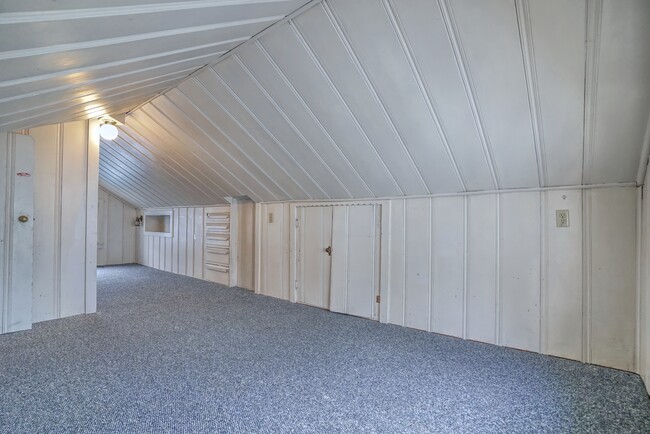 Building Photo - 525 E Eckman St