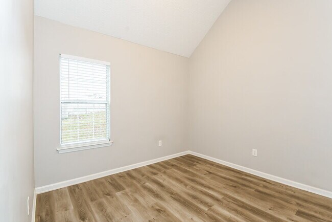 Building Photo - 180 Creekview Blvd