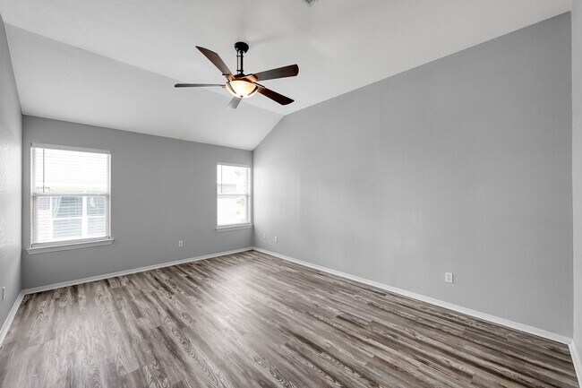 Building Photo - Cozy and quiet 4 bed 2 bath