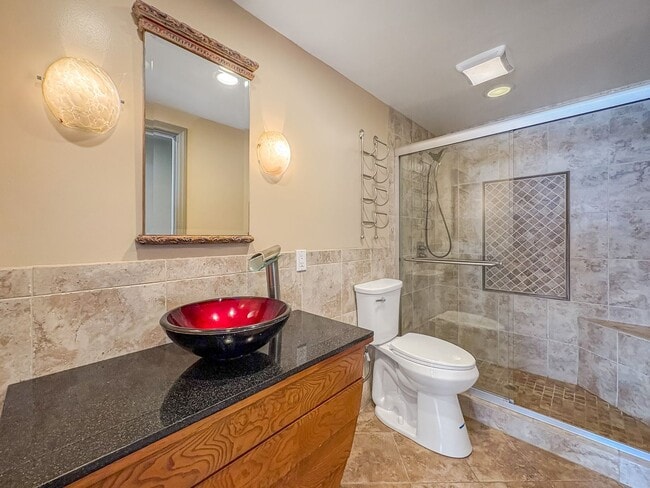 Building Photo - Spacious 4B/3BA Home with Scenic Views and...