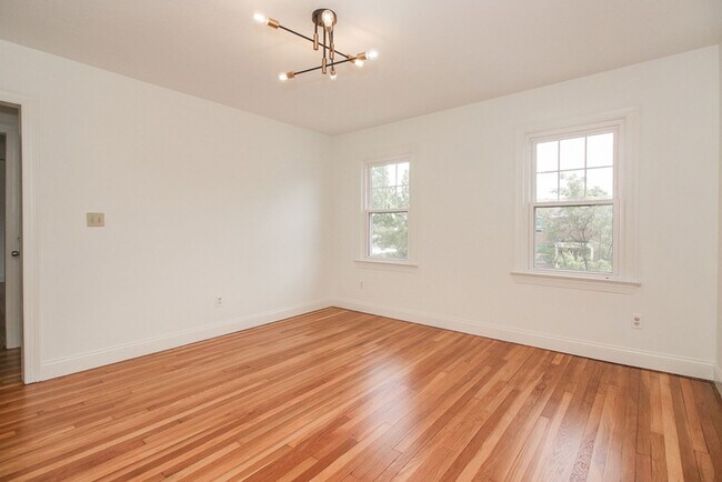 Building Photo - 3372 Sutton Rd