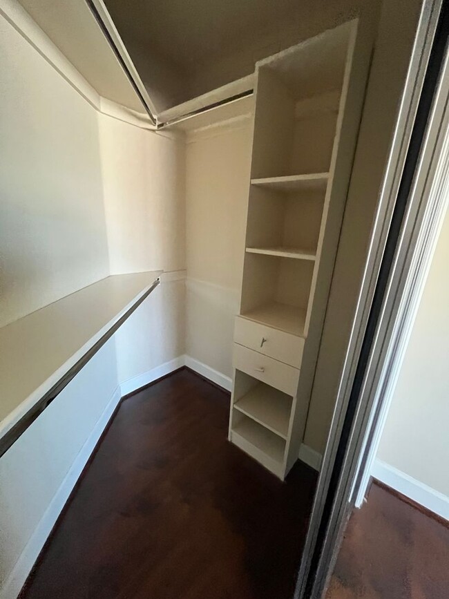 Building Photo - Spacious 3 bedroom, 3 bathroom apartment for rent in San Gabriel