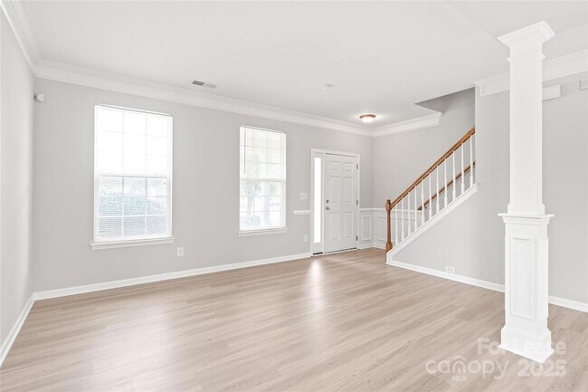 Building Photo - 7001 Dacian Ln