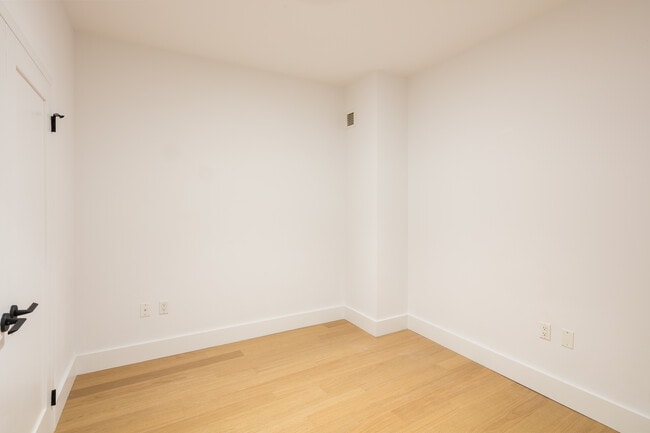 Interior Photo - 63 Wall Street