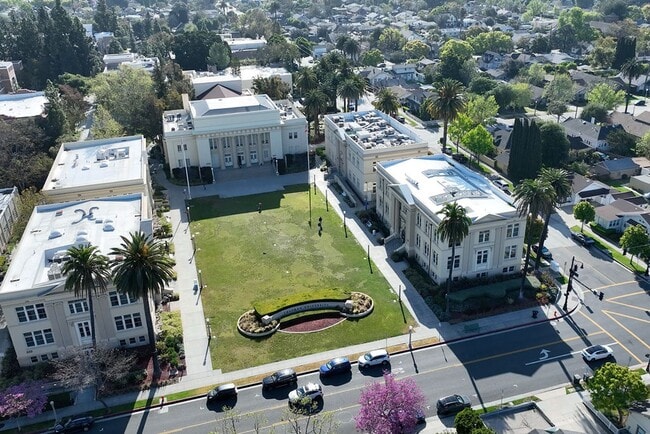 Building Photo - Shaffer St
