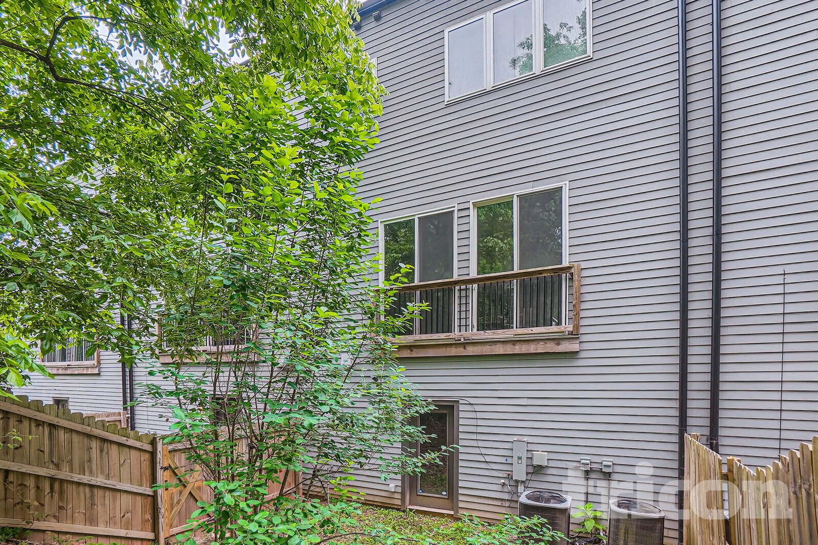 Building Photo - 865 Cavanaugh Ave SE