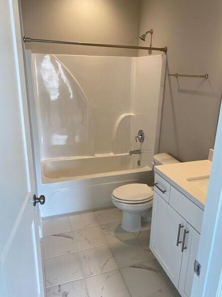 Building Photo - 1747 Stone Hedge Dr NW