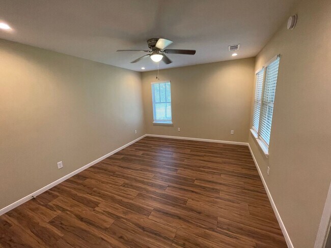 Building Photo - 9711 Thaxton Rd
