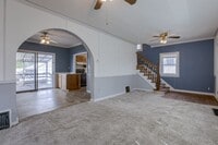 Building Photo - 3Bed 2Bath with 3 Stall Garage!