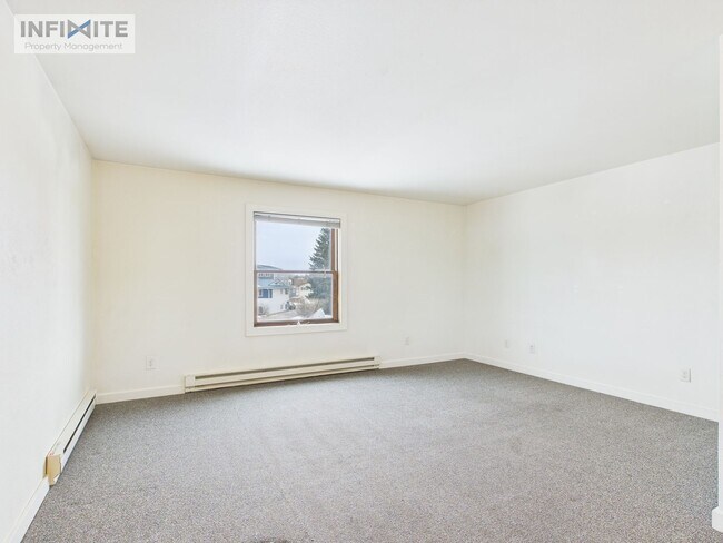 Building Photo - Super Comfy Two Bedroom Apartment
