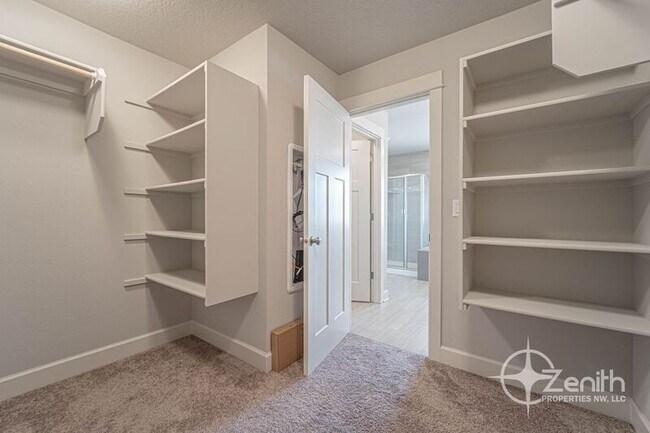 Building Photo - 4837 S 16th Dr