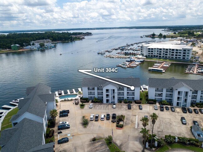 Building Photo - 168 Lake Point Blvd