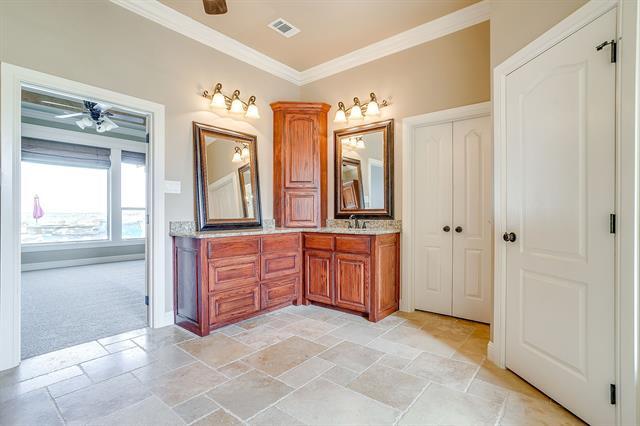 Building Photo - 1600 Oak Ridge Estates