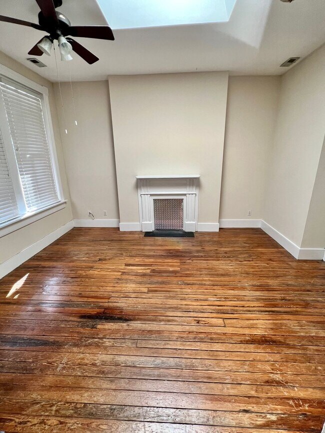 Building Photo - 212 W Main St