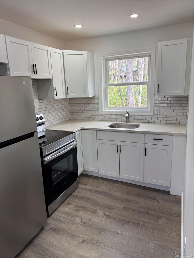 Building Photo - 52 Sarine Rd