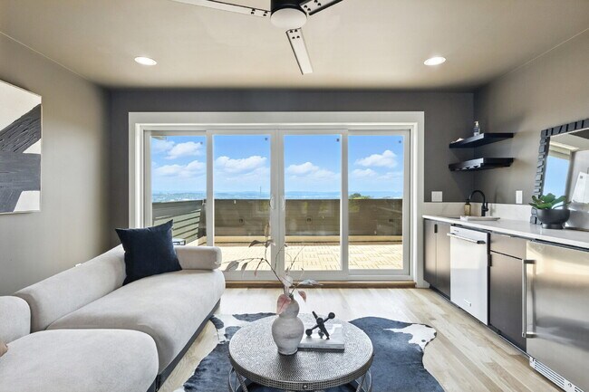 Building Photo - "Spacious 4-Bed, 4-Bath Gem in Nashville -...